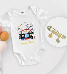 BK Kids Kişiye Özel Sevimli Sürücü Tasarımlı Beyaz Bebek Body Zıbın ve Erkek Bebek İğnesi Hediye Seti-1