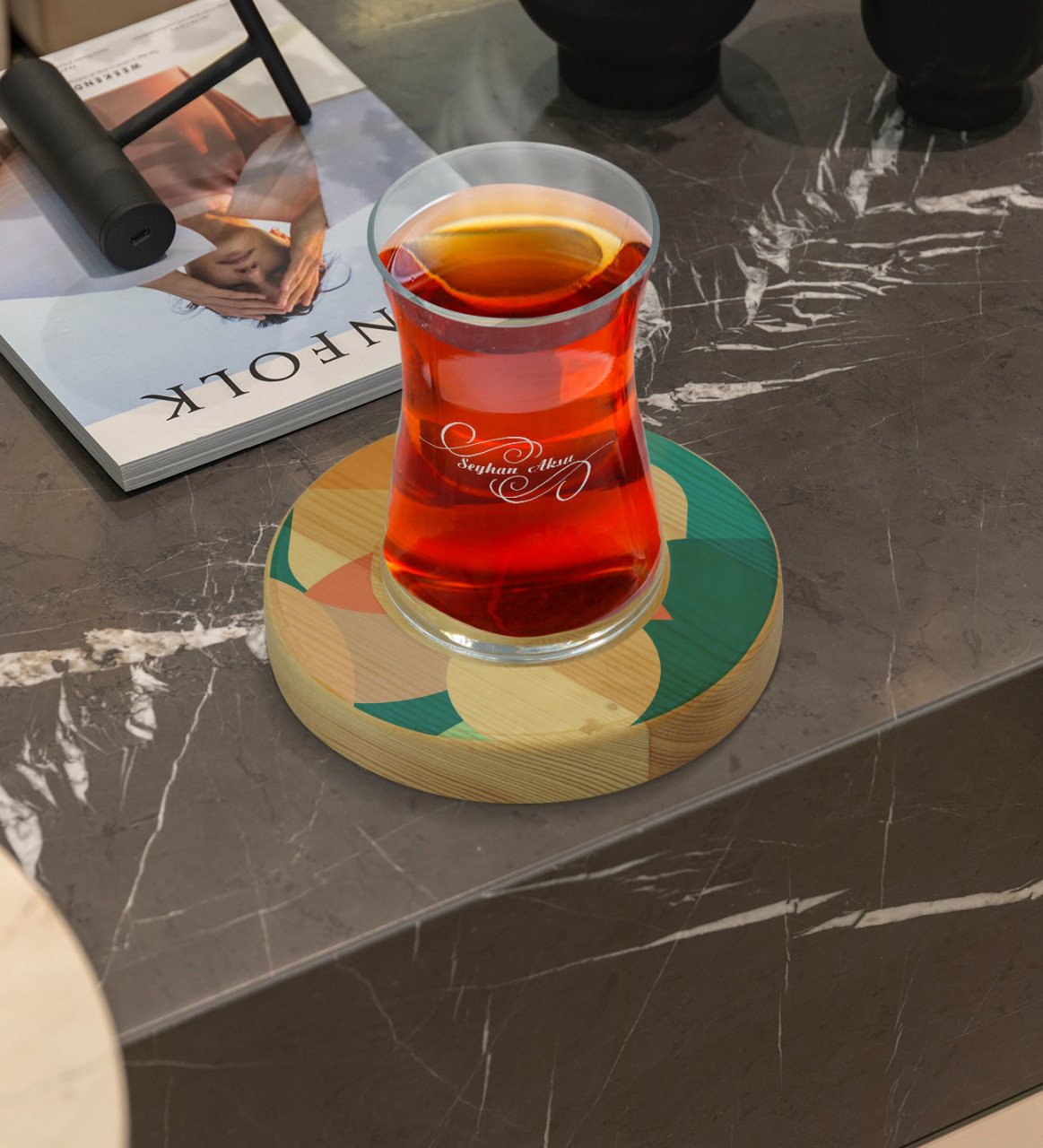 Kişiye Özel Modern Art Tasarımlı Doğal Ahşap Tabaklı Heybeli Çay Bardağı Model 9