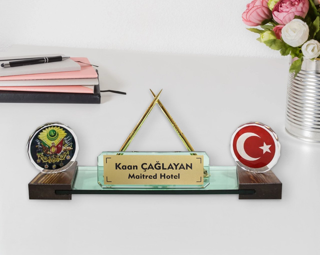 Kişiye Özel Türk Bayraklı ve Osmanlı Tuğrağlı Saatli Kristal Masa İsimliği