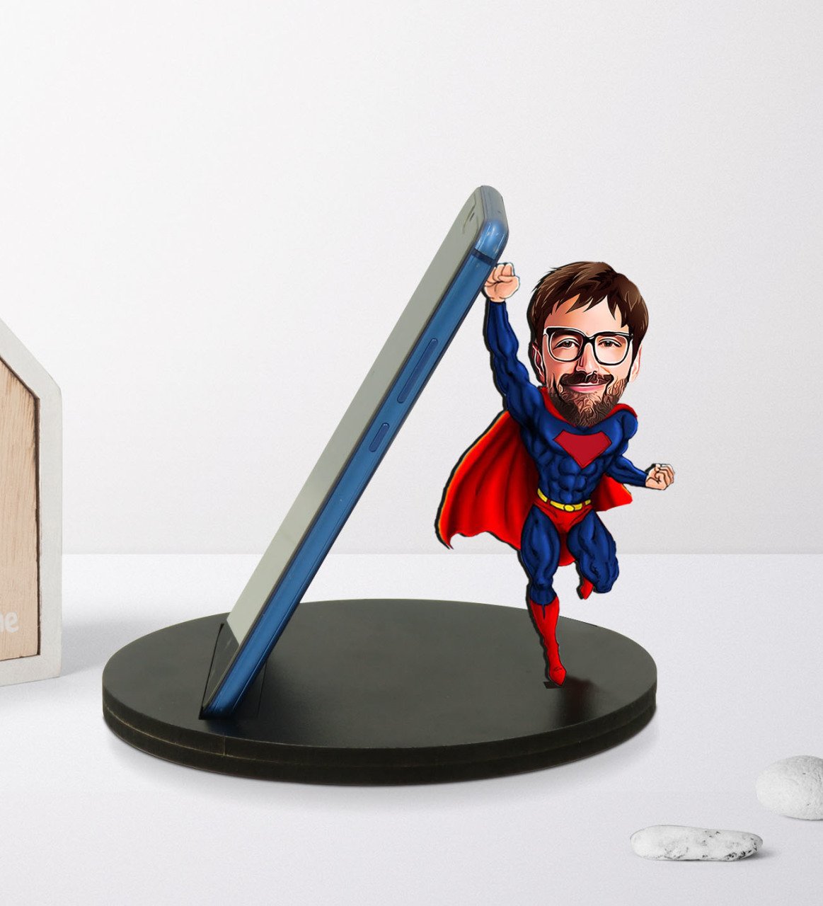 Kişiye Özel Karikatürlü Süper Kahraman Ahşap Biblo Telefon Standı