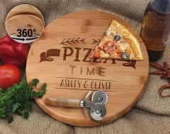 BK Gift Kişiye Özel İsimli Bambu Ahşap Döner Tablalı Pizza Tahtası-8, Pizza Kesme Tahtası Seti, Şarküteri Tahtası, Servis Tepsisi, Ahşap Tabak, Eve Taşınma Hediyesi