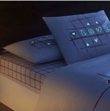 Taç Glow Parlayan Çift Kişilik Nevresim Takımı Romenta Kırmızı