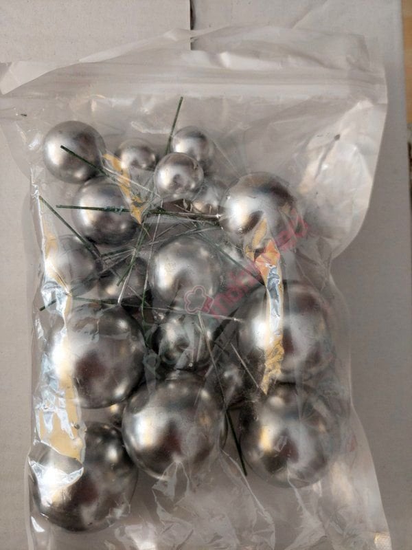 PASTA ÜSTÜ GÜMÜŞ METALİK TOPLAR SET
