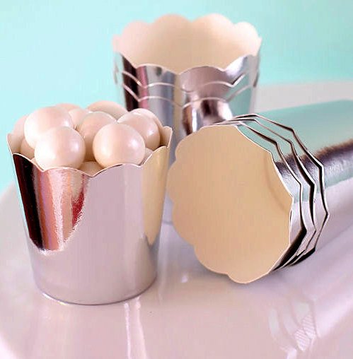 GÜMÜŞ RENGİ CUP CAKE KAĞIDI  FIRFIRLI 12 Lİ
