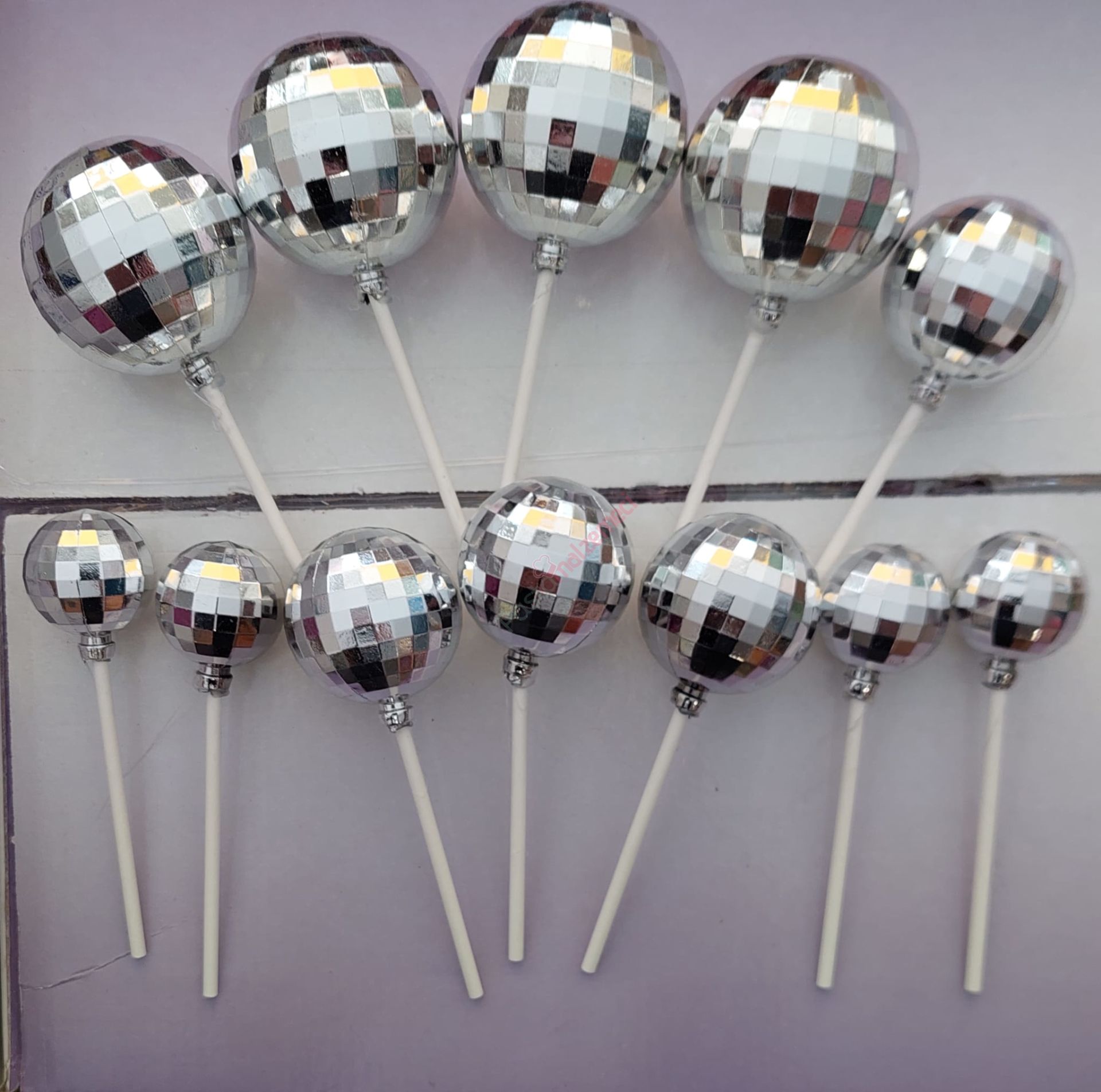 GÜMÜŞ DİSKO TOPLARI KARIŞIK BOYLAR 12Lİ PAKET