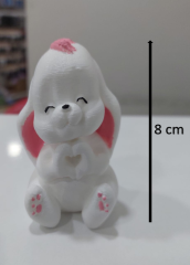 Kalp Yapan Tavşan Pasta Figürü 8 cm