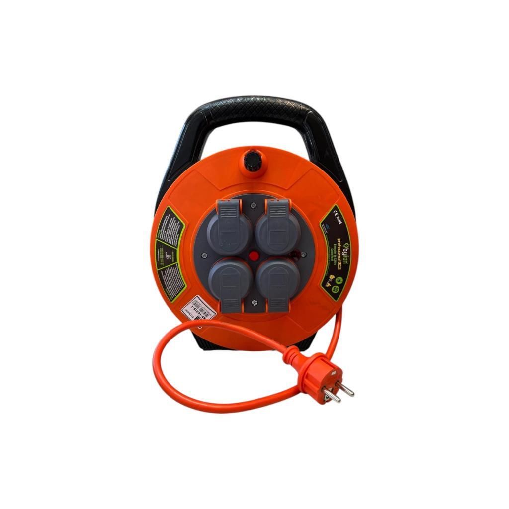 Seyyar Kablo Makarası – 10 Metre, 4 Prizli, IP44 Kapaklı, 230V 16A, 1000W – Taşınabilir Çanta Tipi Uzatma Kablosu (3x1.5mm² CCA) 10315-F Bylion