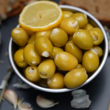Zeytinyağında Marine Edilmiş Sarımsak Dolgulu Yeşik Zeytin Cam Şişe 450 gram