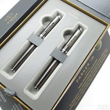 Parker IM Premium Desenli Titanyum Kurşuni Dolma Kalem + Roller Kalem Seti | İsme Özel Kalem