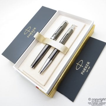 Parker IM Premium Desenli Titanyum Kurşuni Dolma Kalem + Tükenmez Kalem | İsme Özel Kalem | Hediyelik Kalem