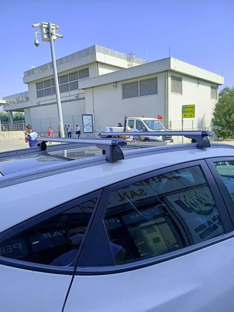 ÇITASI YAPIŞIK ARAÇLARA TAVAN ARABARI
