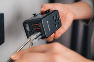 32121 CHR UTA-06 GaN III Universal Travel Adapter with 2xUSB-C PD 100W QC 4+
