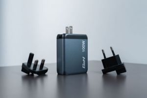 32202 GNC-100 GaN Charger 100W 2xUSB-CPD 100W / 1xUSB- PD 65W/ 1 x USB-
