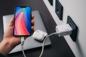 49701 CHR-30EU2 USB CHARGER 30W WITH 1XUSB-C PD 20W/1XUSB-A QC 3.0/ 2XUSB