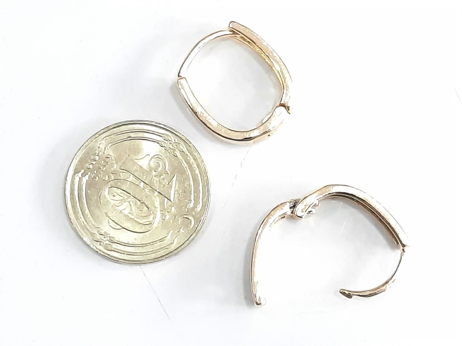 Altın Renkli Halka Küpe Düz Desen Aşağı Uzun