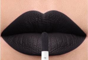 La fera Kylie Matte Likid Kalıcı Fırçalı Ruj Black - Matte Black Lipgloss