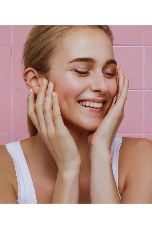Nivea Aqua Rose Organik Gül Suyu İçeren Yüz Yıkama Köpüğü 150ml, Nemlendirici, Yüz Temizleyici, Micellar