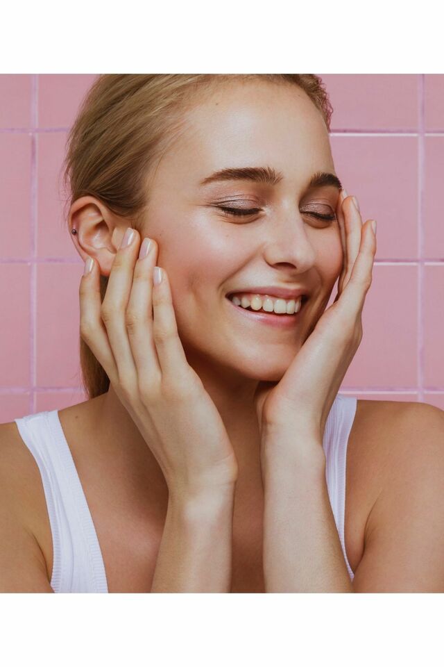 Nivea Aqua Rose Organik Gül Suyu İçeren Yüz Yıkama Köpüğü 150ml, Nemlendirici, Yüz Temizleyici, Micellar