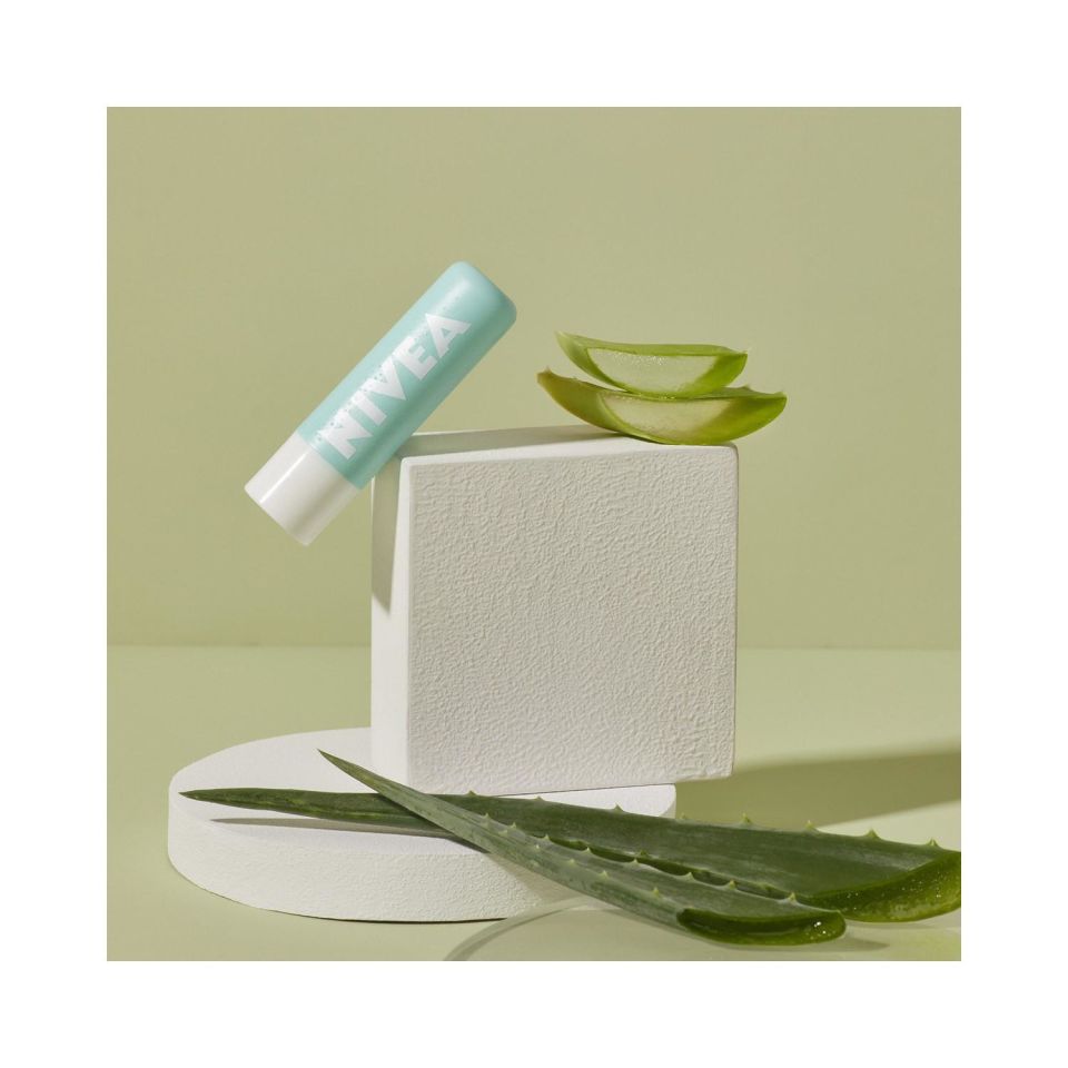 Nivea Lip Aloe Vera İçerikli Dudak Bakım Peeling 4.8 g Dudak Nemlendirici ,Makyaj Bazı,E Vitamini ve