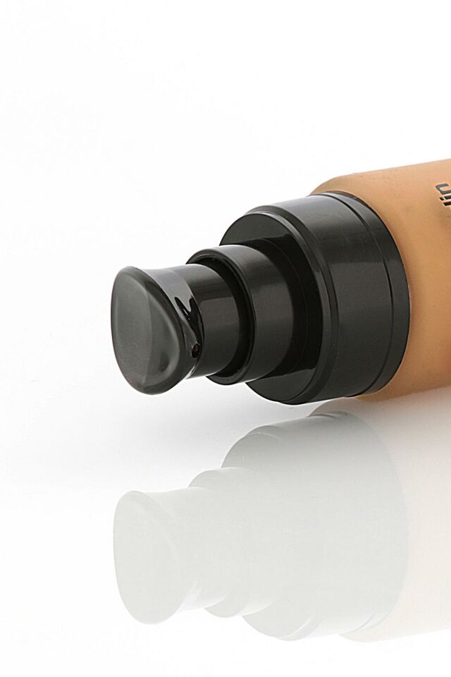 12203 Pierre Cardin Chiffon Touch Mat Görünüm Veren Fondöten - Light 402