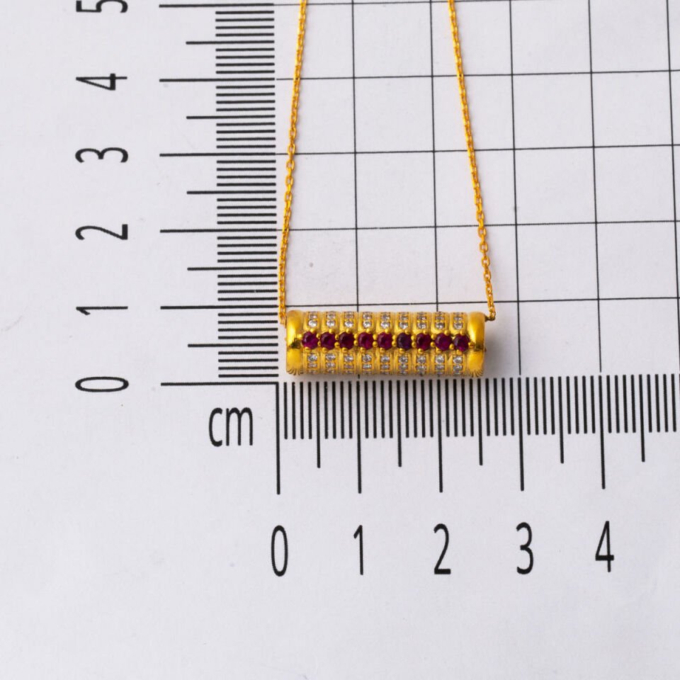 22 Ayar Kırmızı Taşlı Silindir Altın Kolye