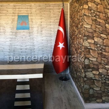 Makam Türk Bayrağı ve Gümüş Kaplama Direk