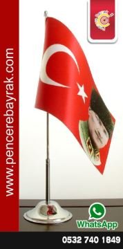 Atatürk'lü Tek Direkli Masa Üstü V Tipi Bayrak - Kırmızı Zemin, Özel Potre Baskı