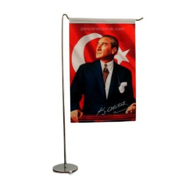 Atatürk'lü Tek Direkli L Tipi Masa Üstü Bayrak – Kaliteli ve Şık Ofis Bayrakları
