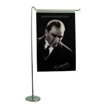 Atatürk Masa Bayrağı 15x22,5 cm – L Tipi Tek Direkli Şık Ofis Bayrağı | PencereBayrak
