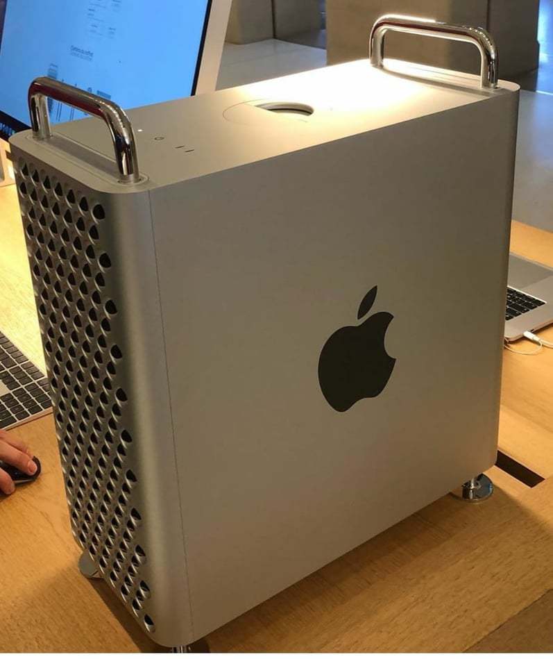 Mac Pro’nuzu kişiselleştirin. 3.5 GHz 8 çekirdekli Intel Xeon W işlemci, 4.0 GHz’e kadar Turbo Boost 32 GB (4x8 GB) DDR4 ECC bellek 8 GB GDDR5 belleğe sahip Radeon Pro 580X 256 GB SSD depolama Ayaklı paslanmaz çelik muhafaza Magic Mouse 2 Sayısal Tuş Takı