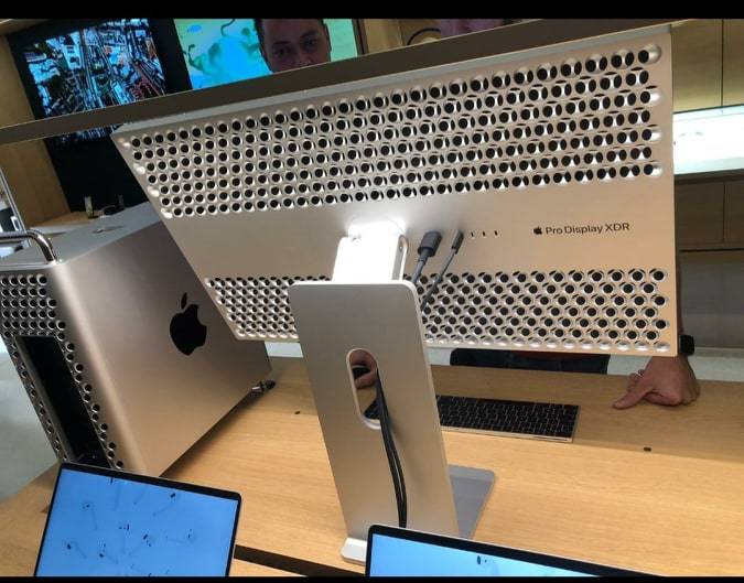 Mac Pro’nuzu kişiselleştirin. 3.5 GHz 8 çekirdekli Intel Xeon W işlemci, 4.0 GHz’e kadar Turbo Boost 32 GB (4x8 GB) DDR4 ECC bellek 8 GB GDDR6 belleğe sahip Radeon Pro W5500X 1 TB SSD depolama Ayaklı paslanmaz çelik muhafaza Magic Mouse 2 Sayısal Tuş Takı