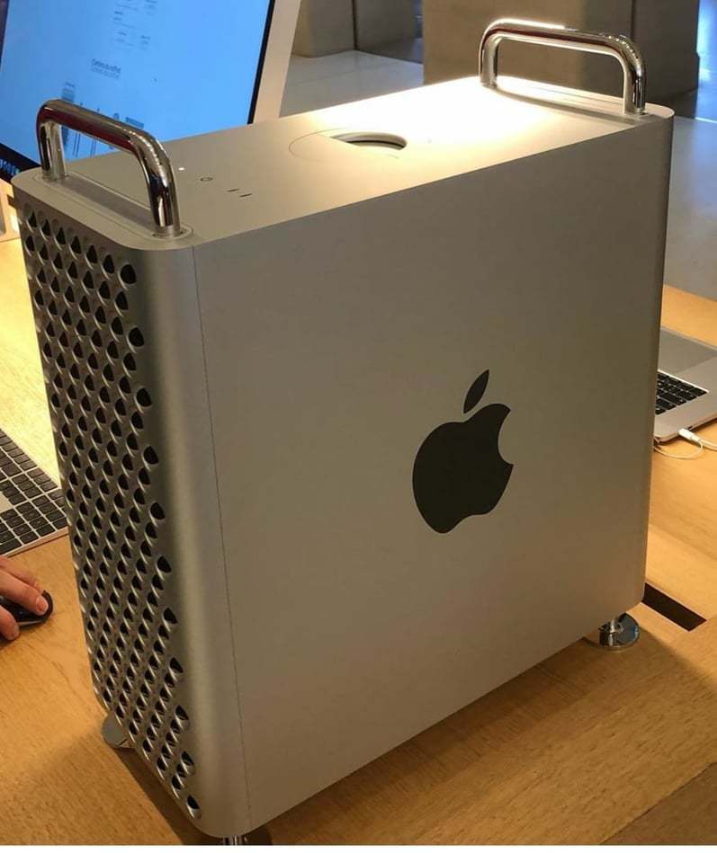 Mac Pro’nuzu kişiselleştirin. 3.5 GHz 8 çekirdekli Intel Xeon W işlemci, 4.0 GHz’e kadar Turbo Boost 32 GB (4x8 GB) DDR4 ECC bellek 8 GB GDDR6 belleğe sahip Radeon Pro W5500X 2 TB SSD depolama Apple Afterburner kart Ayaklı paslanmaz çelik muhafaza Magic M