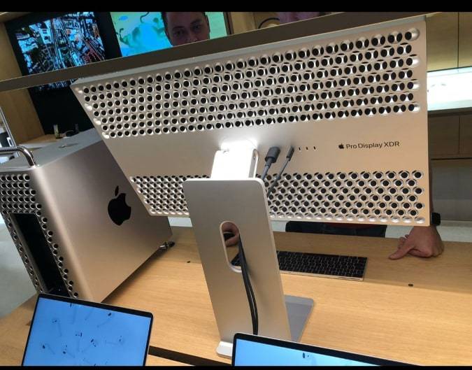 Mac Pro’nuzu kişiselleştirin. 3.5 GHz 8 çekirdekli Intel Xeon W işlemci, 4.0 GHz’e kadar Turbo Boost 32 GB (4x8 GB) DDR4 ECC bellek 8 GB GDDR6 belleğe sahip Radeon Pro W5500X 8 TB SSD depolama Tekerlekli paslanmaz çelik muhafaza Magic Mouse 2 + Magic Trac