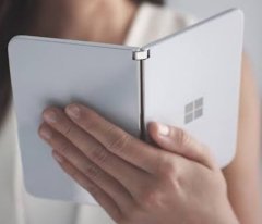Microsoft Surface Duo 256 GB     – Ekran: 5.6 inç – Açıldığında: 8.1 inç 2700×1800 piksel AMOLED  – İşlemci: Qualcomm Snapdragon 855  – Bellek ve Depolama: 6 GB RAM / 128 GB veya 256 GB UFS 3.0  – Kamera: 11 Megapiksel f/2.0 diyafram – 4K video kaydı  – B
