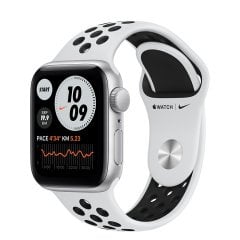 Apple Watch Nike Uzay Grisi ve gümüş rengi  44 Alüminyum Kasa ve Nike Spor Kordon  Hafif özellikteki alüminyum kasa, uzay endüstrisi standartlarında %100 geri dönüştürülmüş bir alaşımdan üretiliyor.  Nike Spor Kordon, dayanıklı ve yüksek performanslı flor