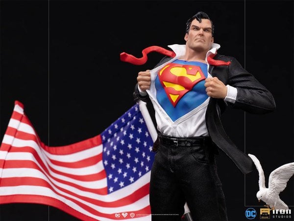 DC Comics Superman: Clark Kent Deluxe 1:10 Art Scale Heykel