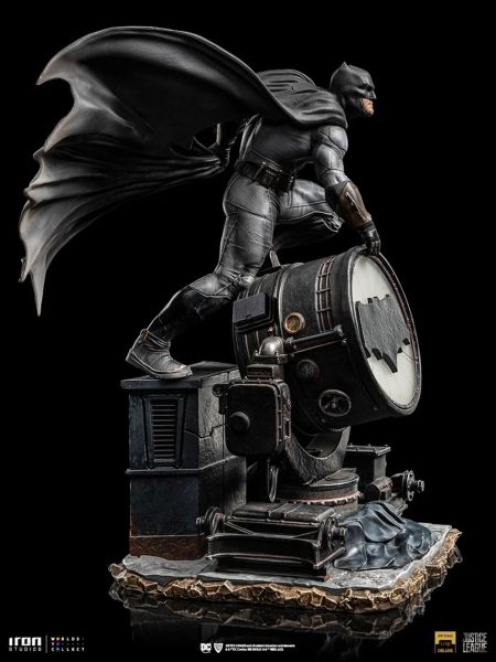 Zack Snyder's Justice League - Batman on Batsignal Deluxe 1/10 Art Scale Limited Edition Heykel