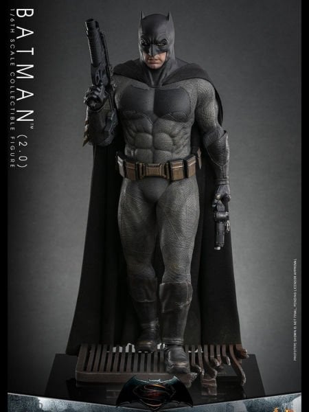 Batman v Superman: Dawn of Justice - Batman (2.0) 1/6 Scale Koleksiyon Figürü