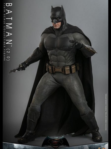 Batman v Superman: Dawn of Justice - Batman (2.0) 1/6 Scale Koleksiyon Figürü