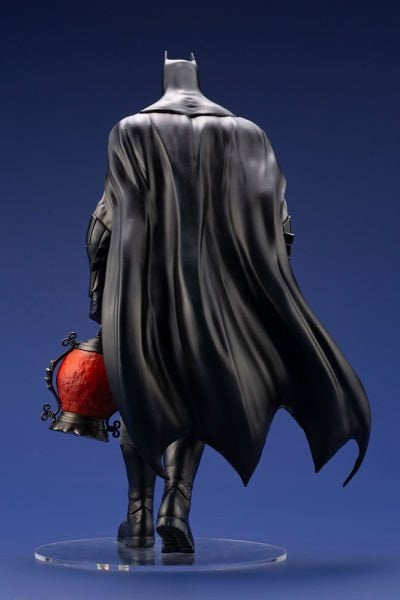 Batman: Last Knight on Earth - Batman ArtFX Heykel