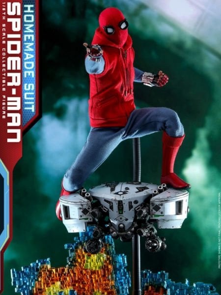 Spider-Man: Far From Home - Spider-Man (Homemade Suit Version) 1/6 Scale Koleksiyon Figürü