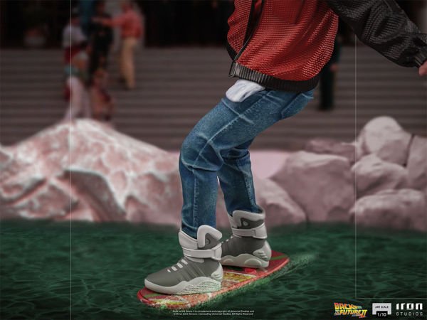 Back To The Future 2 - Marty McFly on Hoverboard 1/10 Art Scale Limited Edition Heykel