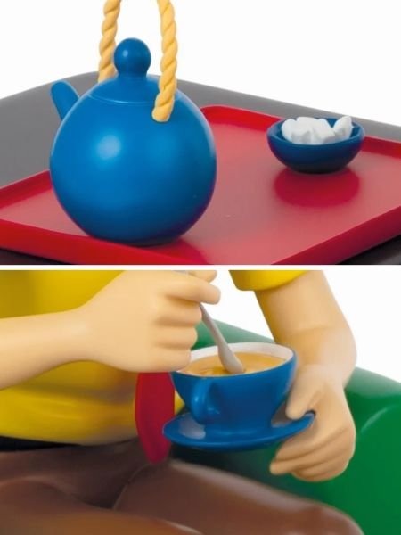 Tintin - Tintin Having Tea (Tintin Prenant le Thé) Resin Heykel